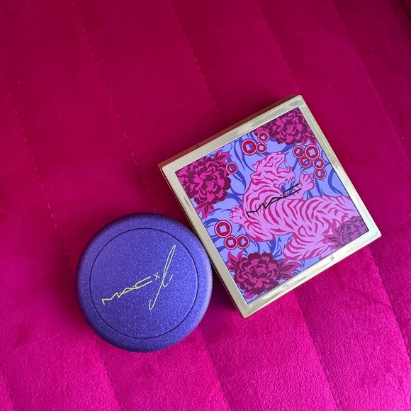MAC Lunar New Year Eyeshadow Palette & MAC x Lisa Powder Blush - Picture 6 of 6